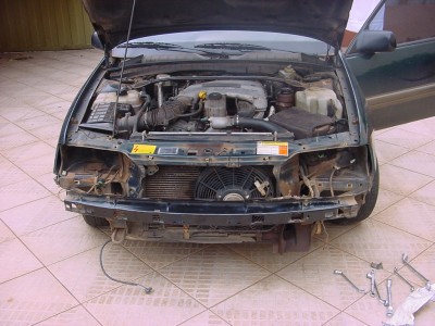 Consertando a guia do parachoque, em 2006