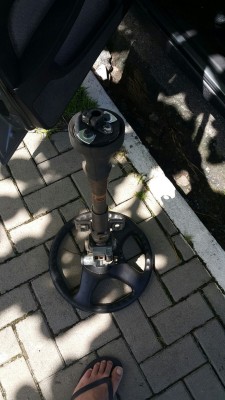 Coluna com a junta montada do chevette, porém essa com quase 9 cm de diametro, enquanto a que o Hagi montou na dele tem pouco mais de 6...