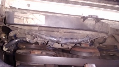 Algum antigo dono trocou a ventoinha viscosa pelas elétricas.